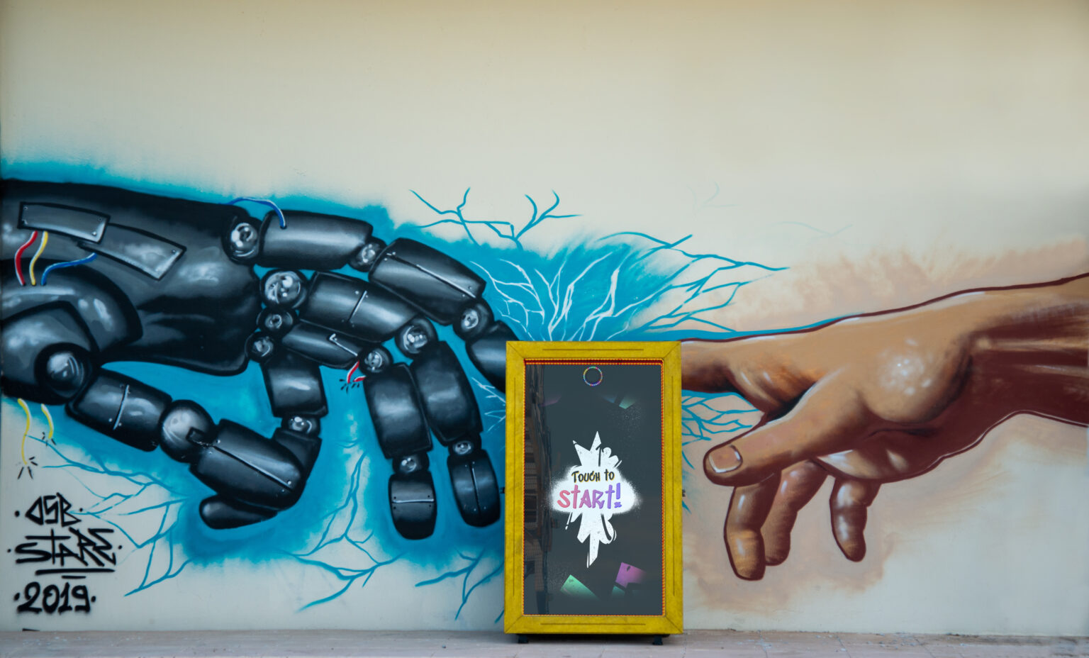 Mr.MIRROR graffiti